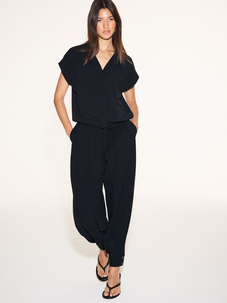 Black Short Sleeve V-Neck Bubblehem Top - Image 2 of 4 Black Short Sleeve V-Neck Bubblehem Top - Image 2 of 4