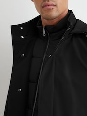 Negro - Reiss Hilson Hybrid Gilet-Insert Overcoat with Detachable Hood - Imagen 4 de 8