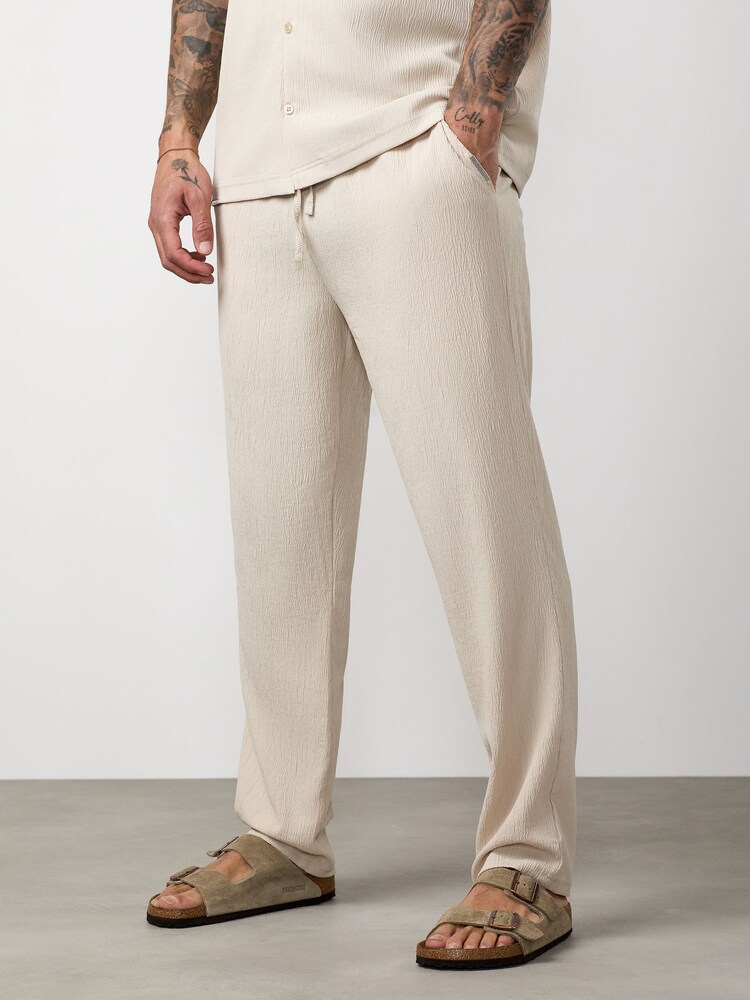 Gym King Signature Woven Joggers - صورة 3 من 3