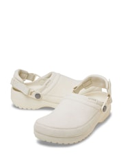 Dunkelbraun - Crocs Classic Crafted Suede Clogs - Bild 3 von 6