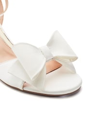 Moda in Pelle White Lotty Low Sandals With Large Bow Trim - Image 2 of 3