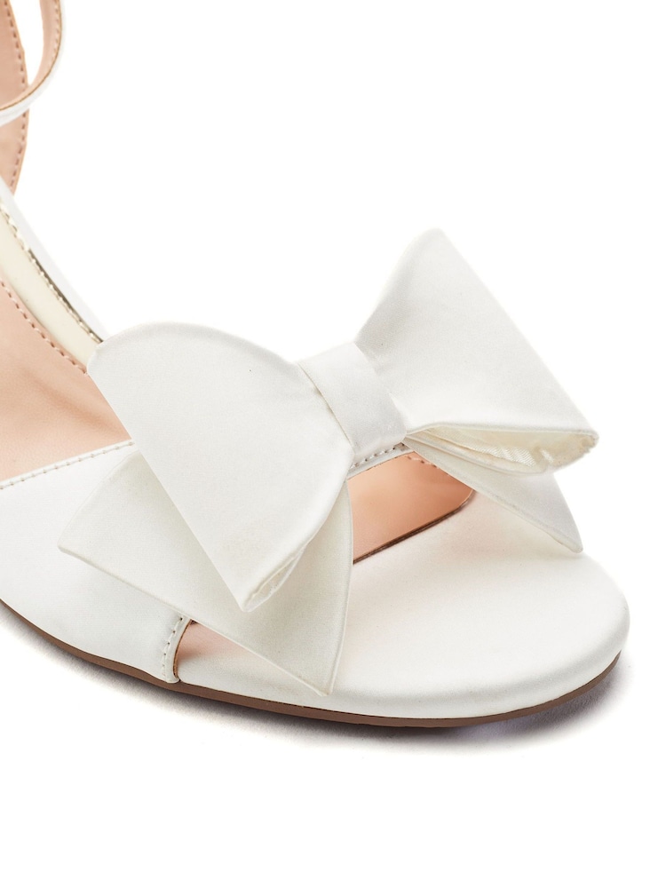 Moda in Pelle White Lotty Low Sandals With Large Bow Trim - Image 2 of 3