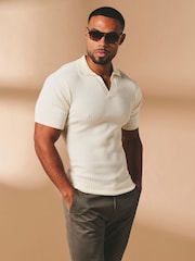 Tailored Athlete Muscle Fit Fine Cable Knitted Open Collar Polo Shirt - Imagen 1 de 7