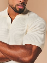 Tailored Athlete Muscle Fit Fine Cable Knitted Open Collar Polo Shirt - Imagen 5 de 7