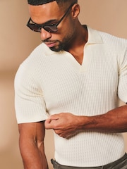 Tailored Athlete Muscle Fit Fine Cable Knitted Open Collar Polo Shirt - Imagen 6 de 7