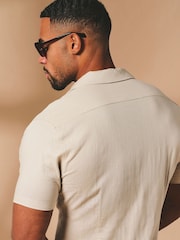 Tailored Athlete Muscle Fit Stretch Linen Blend Short Sleeve Cuban Collar Shirt - Imagen 6 de 7