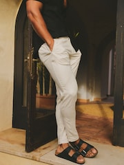 Tailored Athlete Natural Muscle Fit Stretch Linen Blend Single Pleated Trousers - Image 4 of 7