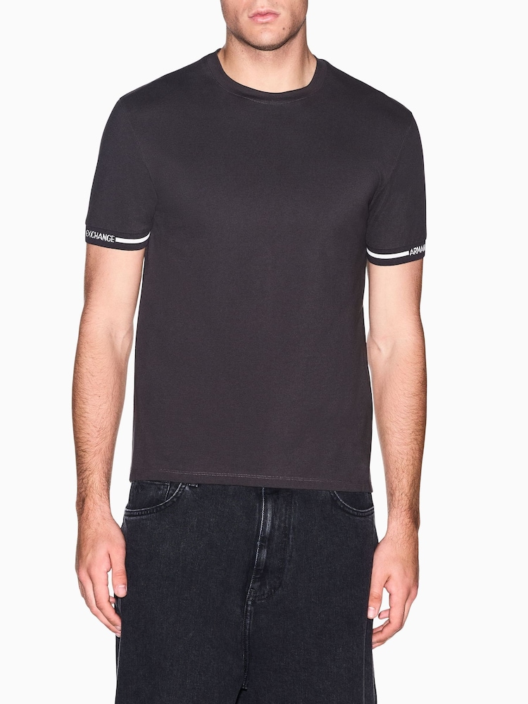 تيشِرت بشعار تلبيس قياسي من Armani Exchange - صورة 1 من 7 تيشِرت بشعار تلبيس قياسي من Armani Exchange - صورة 1 من 7