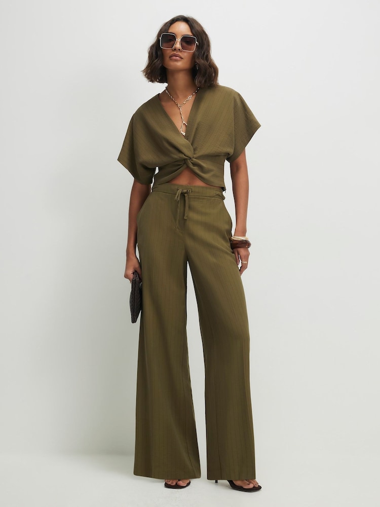 River Island Green Short Sleeve Knot Front Tailored Top - Image 4 of 4