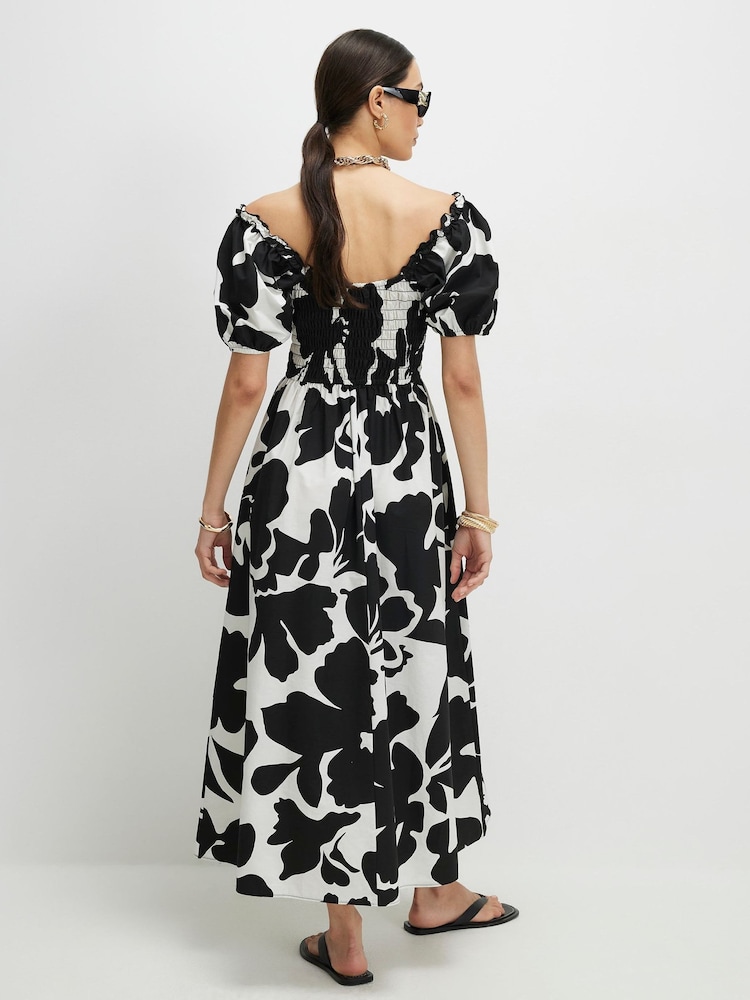 فستان متوسط الطول بأكمام منفوخة وتصميم مجمّع مزيّن بالزهور من River Island - Image 2 of 4