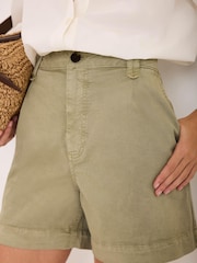 Mint Velvet Green Pleated Chino Utility Shorts - Image 4 of 8