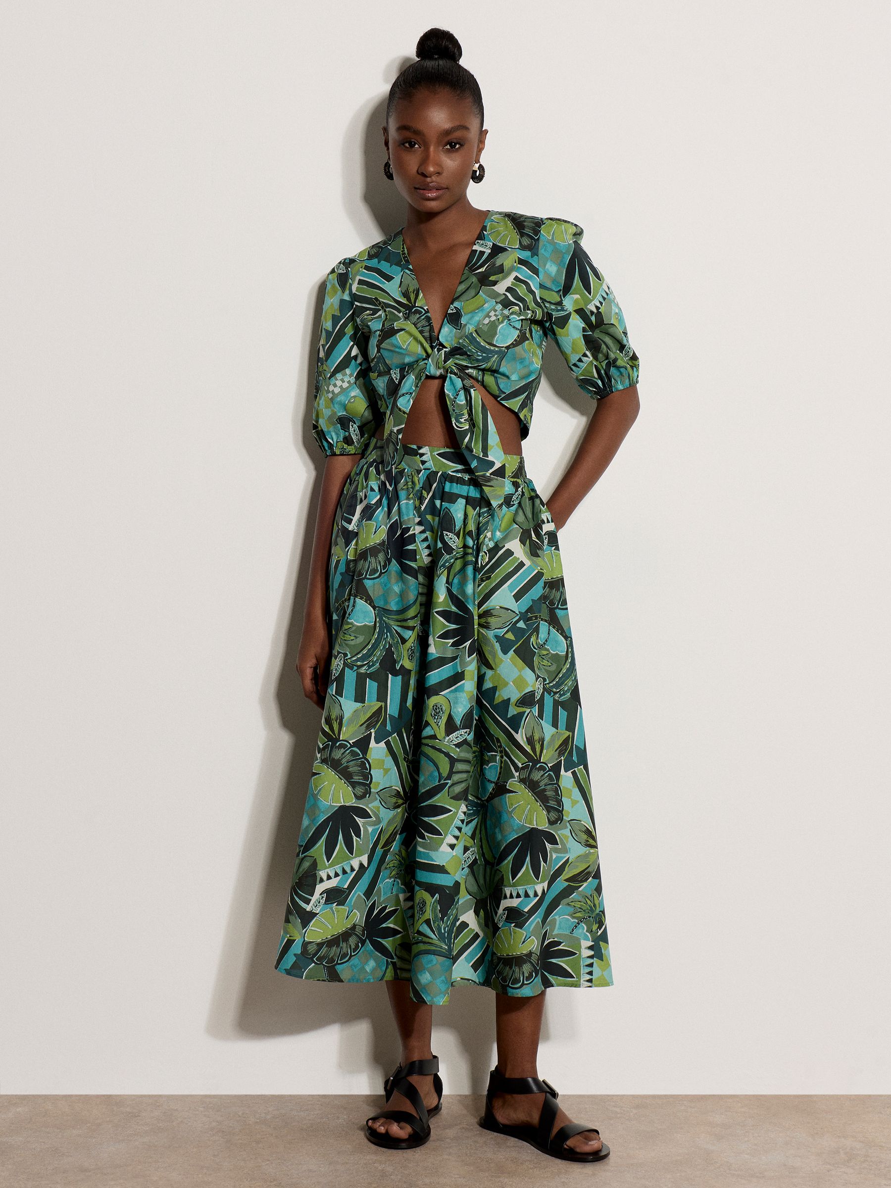 Next：日本 ブルー - Apricot Tropical Leaf Patchwork Tie Front Top