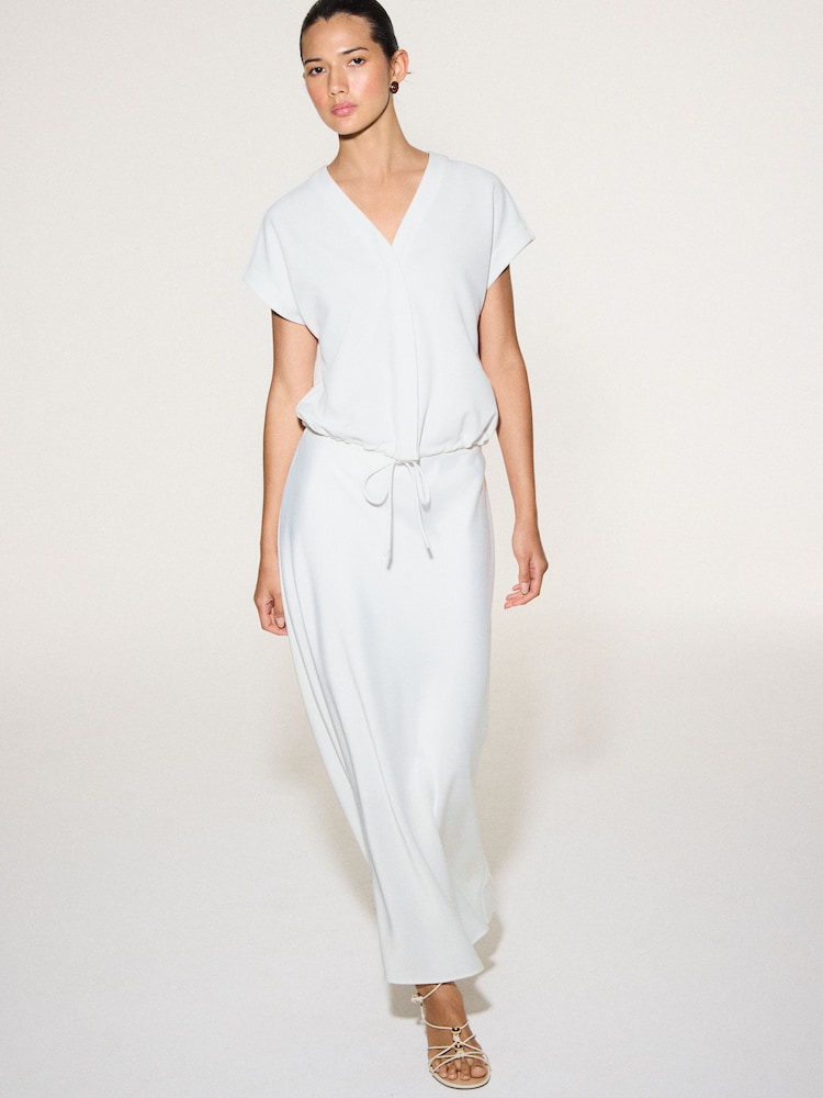Ecru Short Sleeve V-Neck Bubblehem Top - Image 2 of 10 Ecru Short Sleeve V-Neck Bubblehem Top - Image 2 of 10
