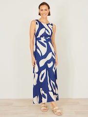 أزرق - فستان ماكسي مزين بربطة خلفية وطبعات تجريدية مصنوع من القطن من Yumi - Image 1 of 5