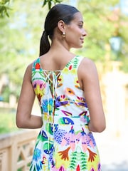 أبيض - فستان ماكسي مزين بربطة خلفية وطبعات تجريدية مصنوع من القطن من Yumi - Image 5 of 5