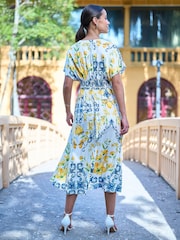 Yumi Cream Lemon Print Viscose Ruched Waist Midi Dress - Image 4 of 5