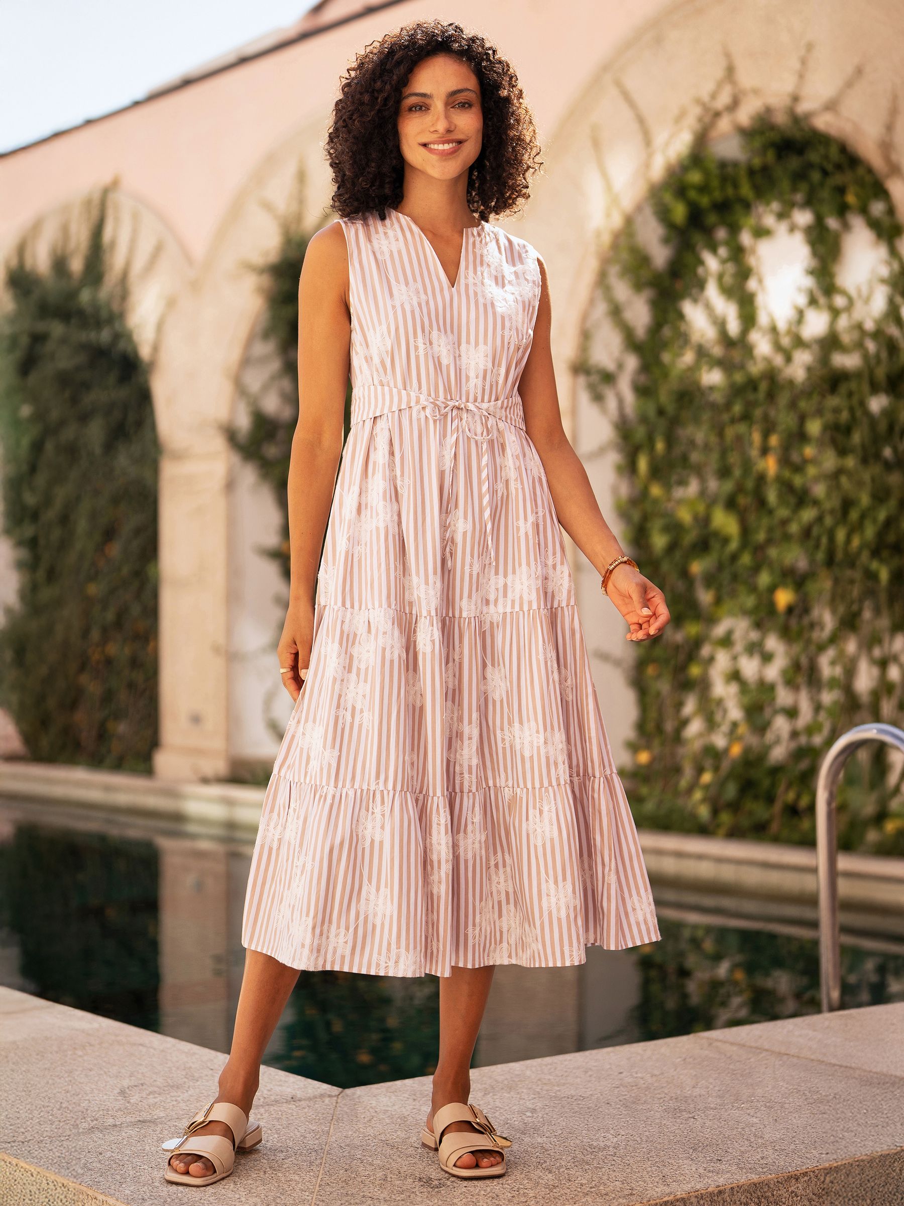 Next：日本 Yumi Stripe With Embroidered Flower Cotton Dress from