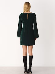Verde - Whistles Velvet Flare Sleeve Dress - Imagen 2 de 5