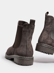 Yours Curve Brown Extra-Wide Fit Casual Chelsea Boots - Image 4 of 5
