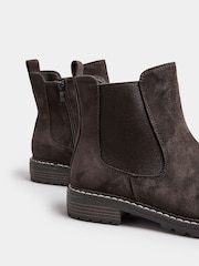 Yours Curve Brown Extra-Wide Fit Casual Chelsea Boots - Image 5 of 5