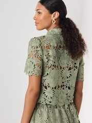 Salbeigrün - N. Premium Occasion Floral Lace Short Sleeve Top - Bild 3 von 8