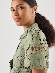 Salbeigrün - N. Premium Occasion Floral Lace Short Sleeve Top - Bild 5 von 8