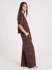 River Island Brown Short Sleeve Premium Crinkle Boxy T-Shirt - Image 2 of 4