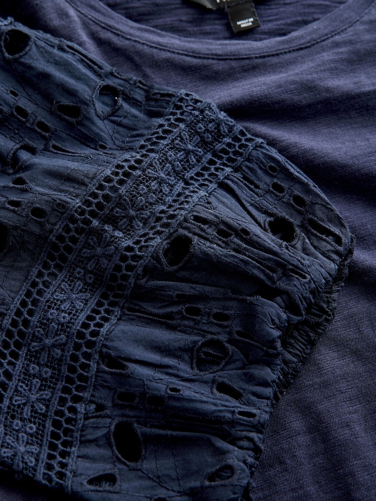 כחול כהה - Broderie Sleeve Crew Neck T-Shirt - תמונה 6 מתוך 6