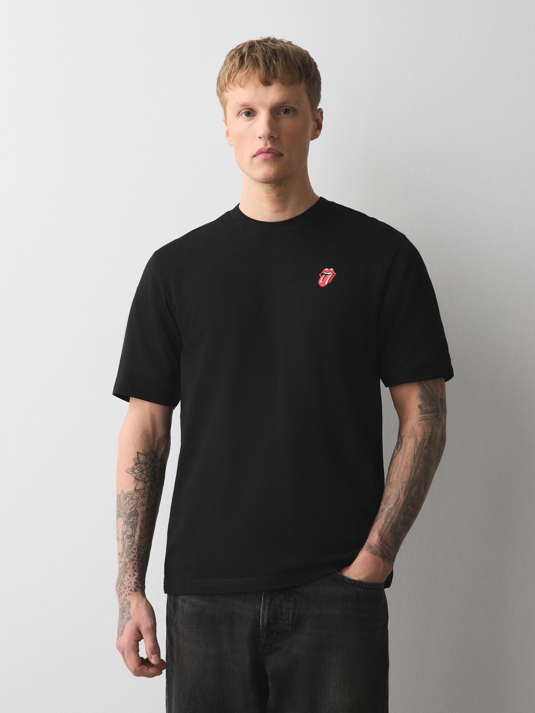 Next：日本 Black License Rolling Stones - 刺繍入り無地Tシャツ from