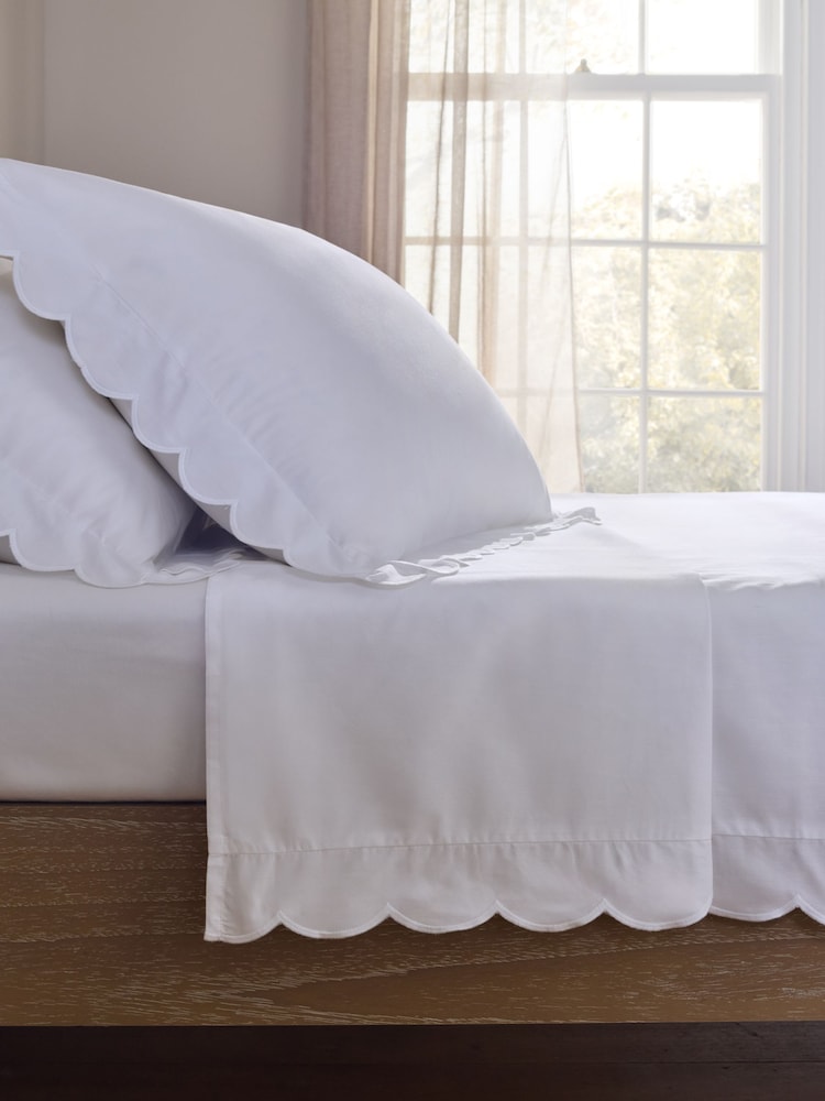 Collection Luxe 200 Thread Count Flat Scallop Bed Sheet - Billede 1 af 2 Collection Luxe 200 Thread Count Flat Scallop Bed Sheet - Billede 1 af 2