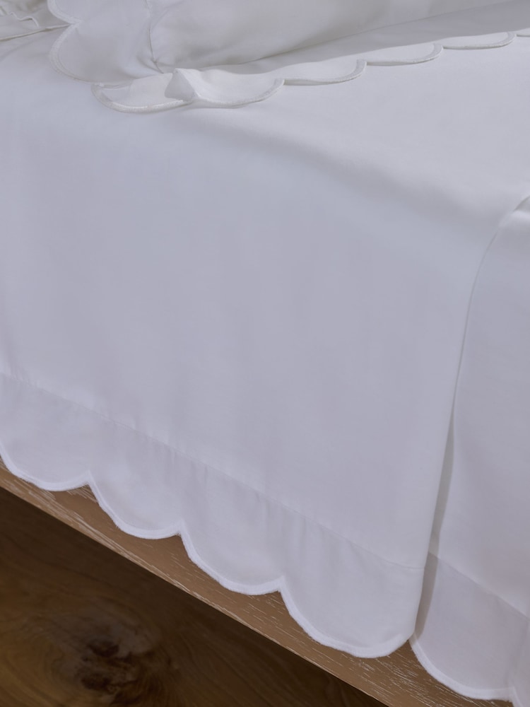 Collection Luxe 200 Thread Count Flat Scallop Bed Sheet - Billede 2 af 2 Collection Luxe 200 Thread Count Flat Scallop Bed Sheet - Billede 2 af 2