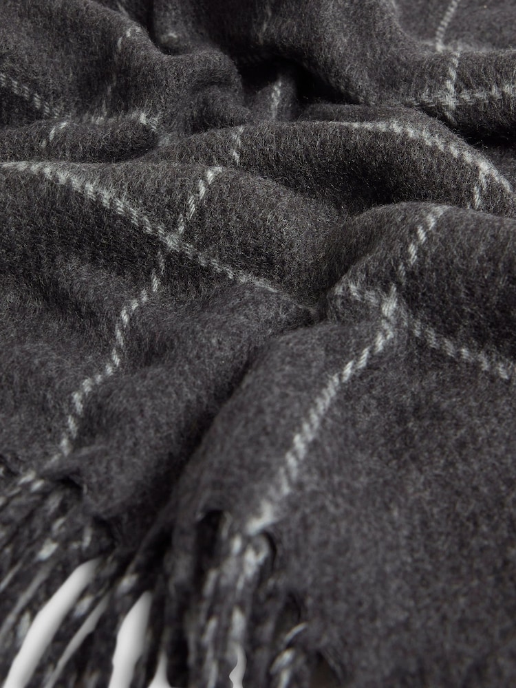 وشاح مربعات بوجهين من River Island - صورة 2 من 3 وشاح مربعات بوجهين من River Island - صورة 2 من 3