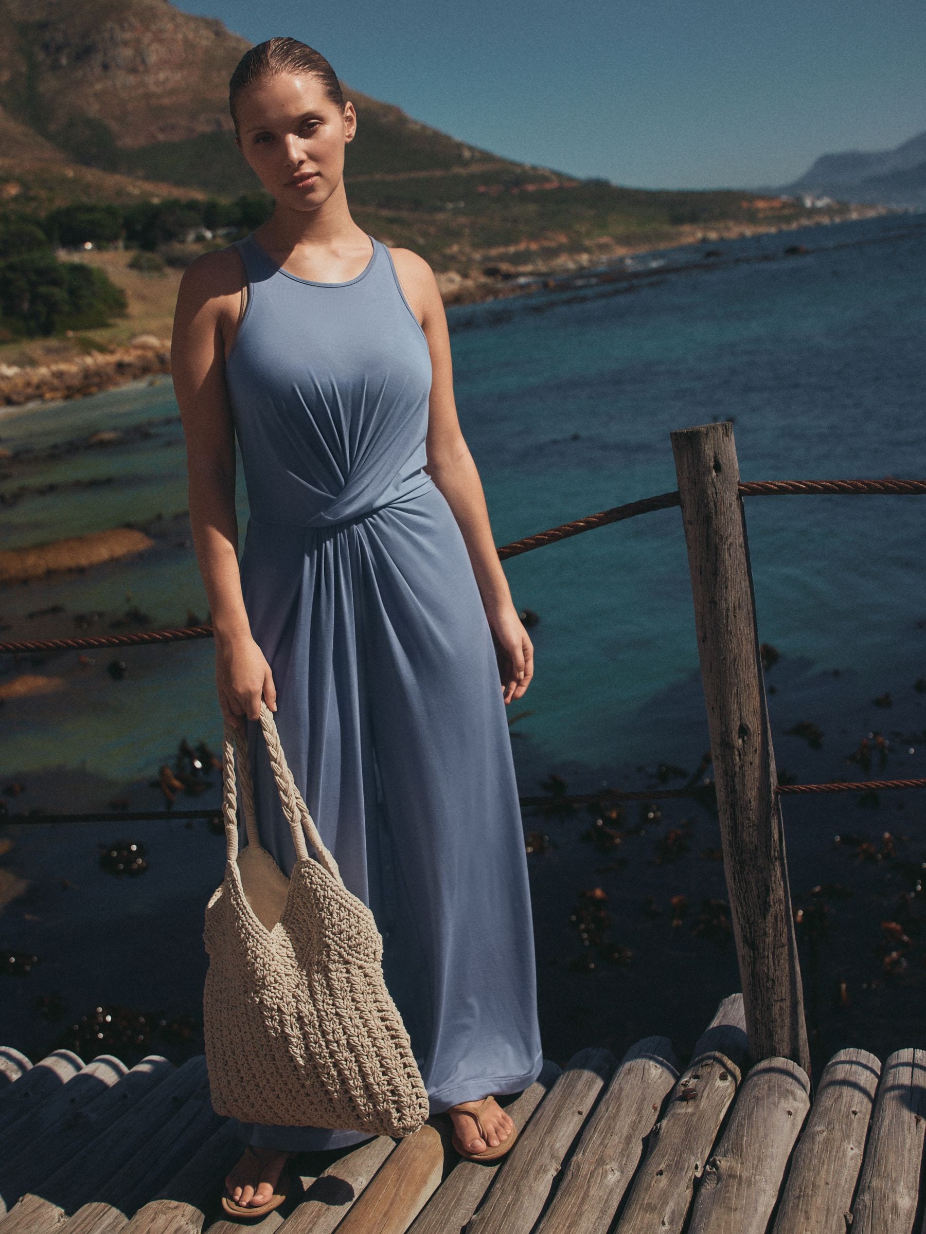Next：日本 ブルー - ツイストウエストジャージー素材ジャンプスーツ