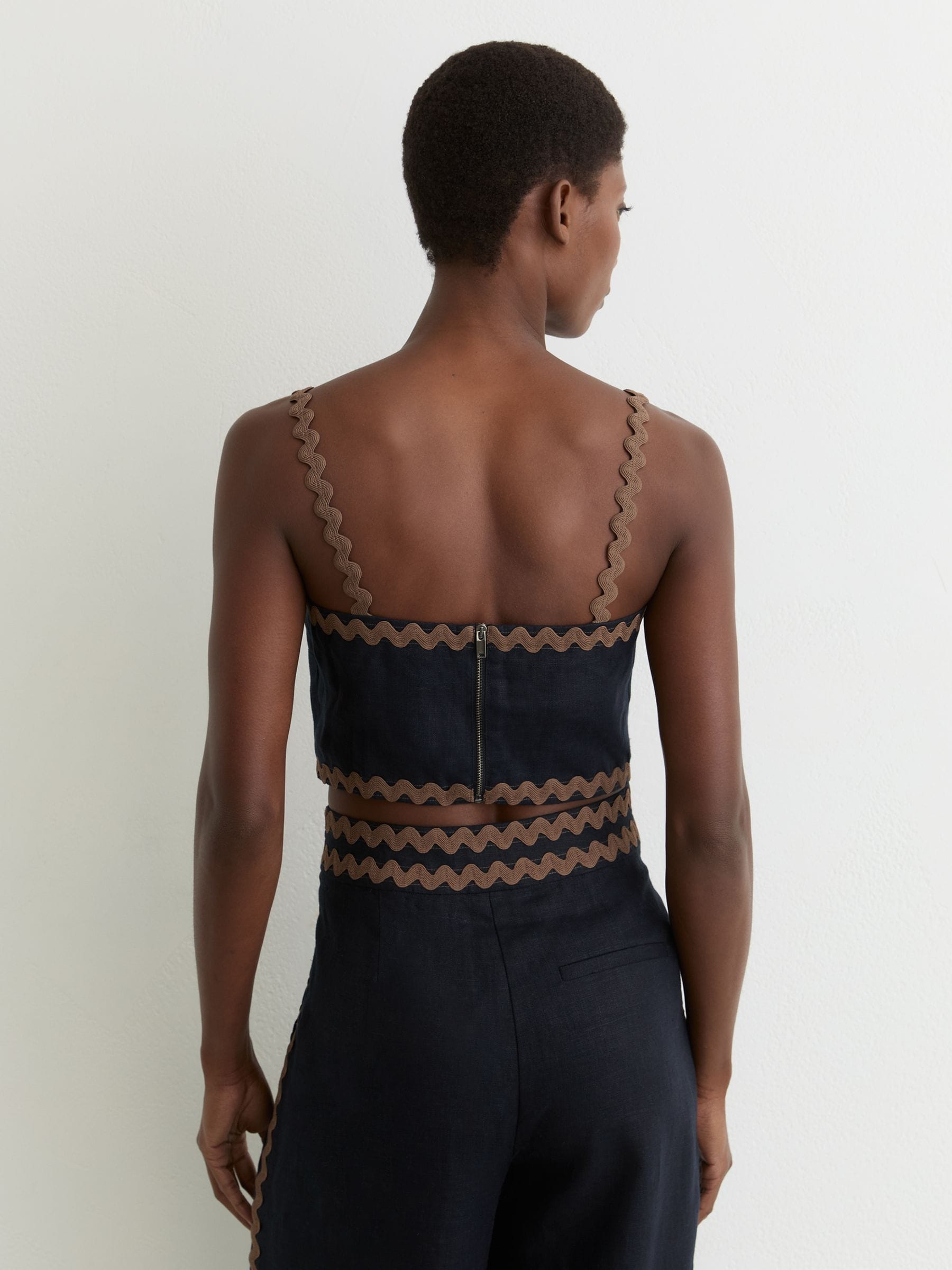 linkable リンカブル　ナミナミトップス　ブラック Buy Reiss Navy/Brown Mila Linen Wave-Trim Cropped Cami Top from