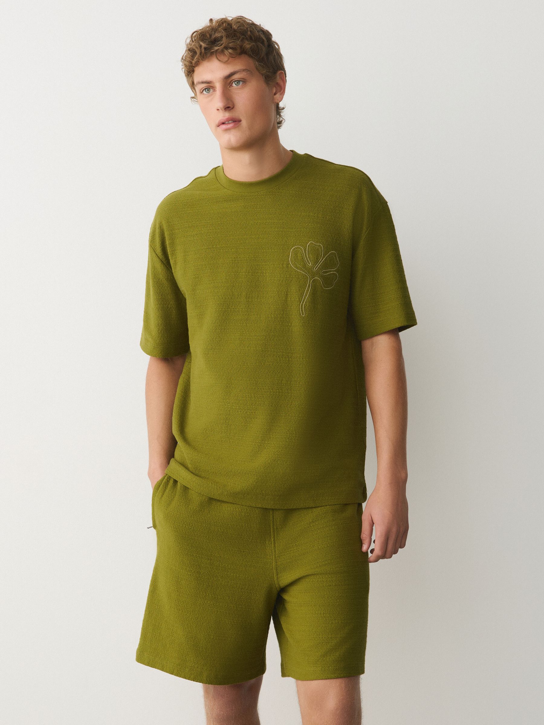 SAPEur XL オリーブグリーン ショートパンツtシャツおまけ付き Next：日本 カーキグリーン/エクリュホワイト/ブラック