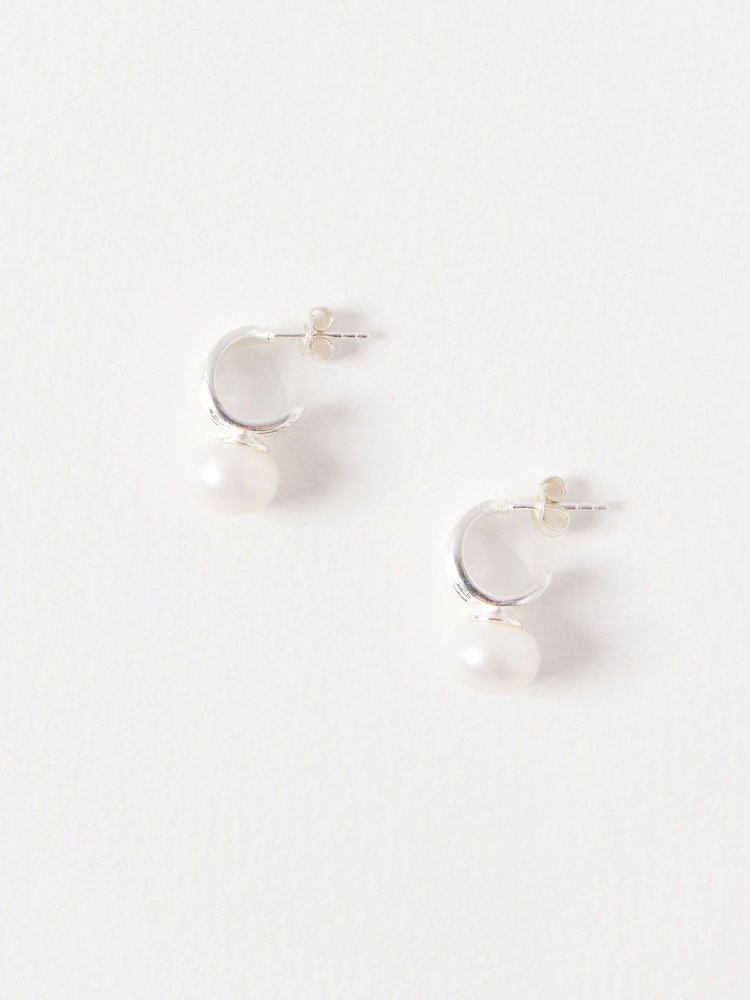 Oliver Bonas Silver Margalo Ribbed Plated Pearl Earrings - Image 2 of 4 Oliver Bonas Silver Margalo Ribbed Plated Pearl Earrings - Image 2 of 4