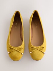 黃色 - Forever Comfort® Round Toe Suede Ballet Flats - 圖片 1/7