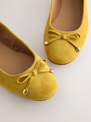 黃色 - Forever Comfort® Round Toe Suede Ballet Flats - 圖片 6/7