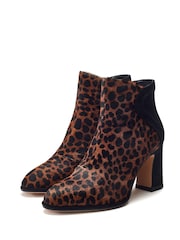 Moda in Pelle Piarra Swoosh Back Block Heel Shoe Boots - Imagen 2 de 4