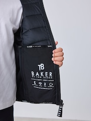Baker by Ted Baker בצבע שחור, ז'קט מרופד מבד ניאופרן עמיד בגשם - תמונה 4 מתוך 6