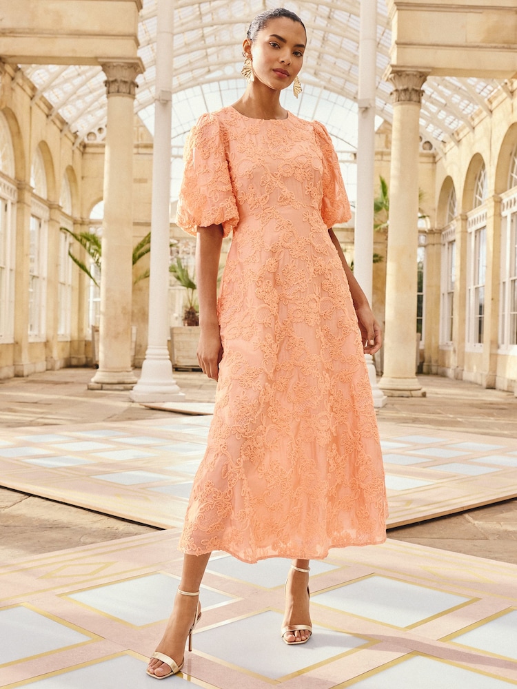 Piersică roz - Rochie midi Love & Roses cu mâneci bufante texturate și guler rotund - Imaginea 1 din 4