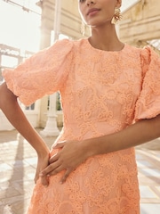 Piersică roz - Rochie midi Love & Roses cu mâneci bufante texturate și guler rotund - Imaginea 2 din 4