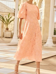 Piersică roz - Rochie midi Love & Roses cu mâneci bufante texturate și guler rotund - Imaginea 4 din 4