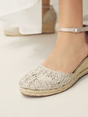 Bone Forever Comfort® Closed Toe Swirl Wedge - Image 6 of 10