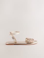 برّاق - صندل مسطح محبوك من ‪Forever Comfort®‬ - صورة 2 من 6