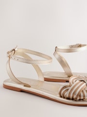 برّاق - صندل مسطح محبوك من ‪Forever Comfort®‬ - صورة 4 من 6