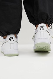 Nike White/Lime Air Force 1 Youth Trainers - Image 10 of 11