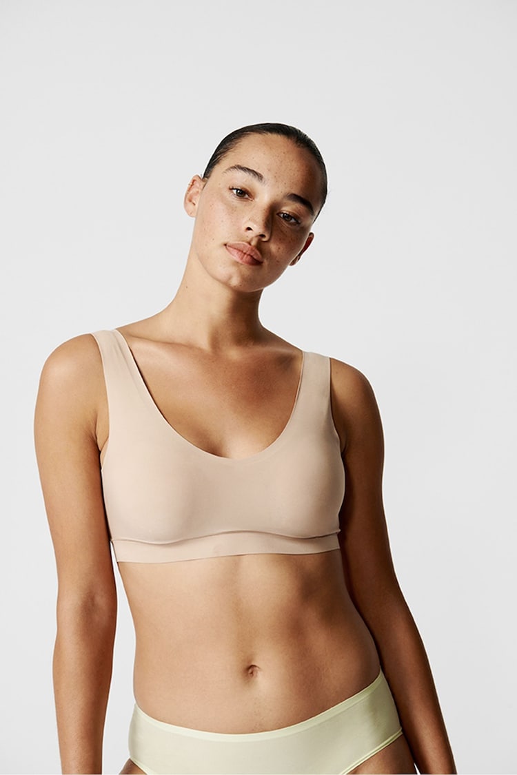 Chantelle Soft Stretch Seamless V-Neck Padded Crop Top - Image 2 of 5