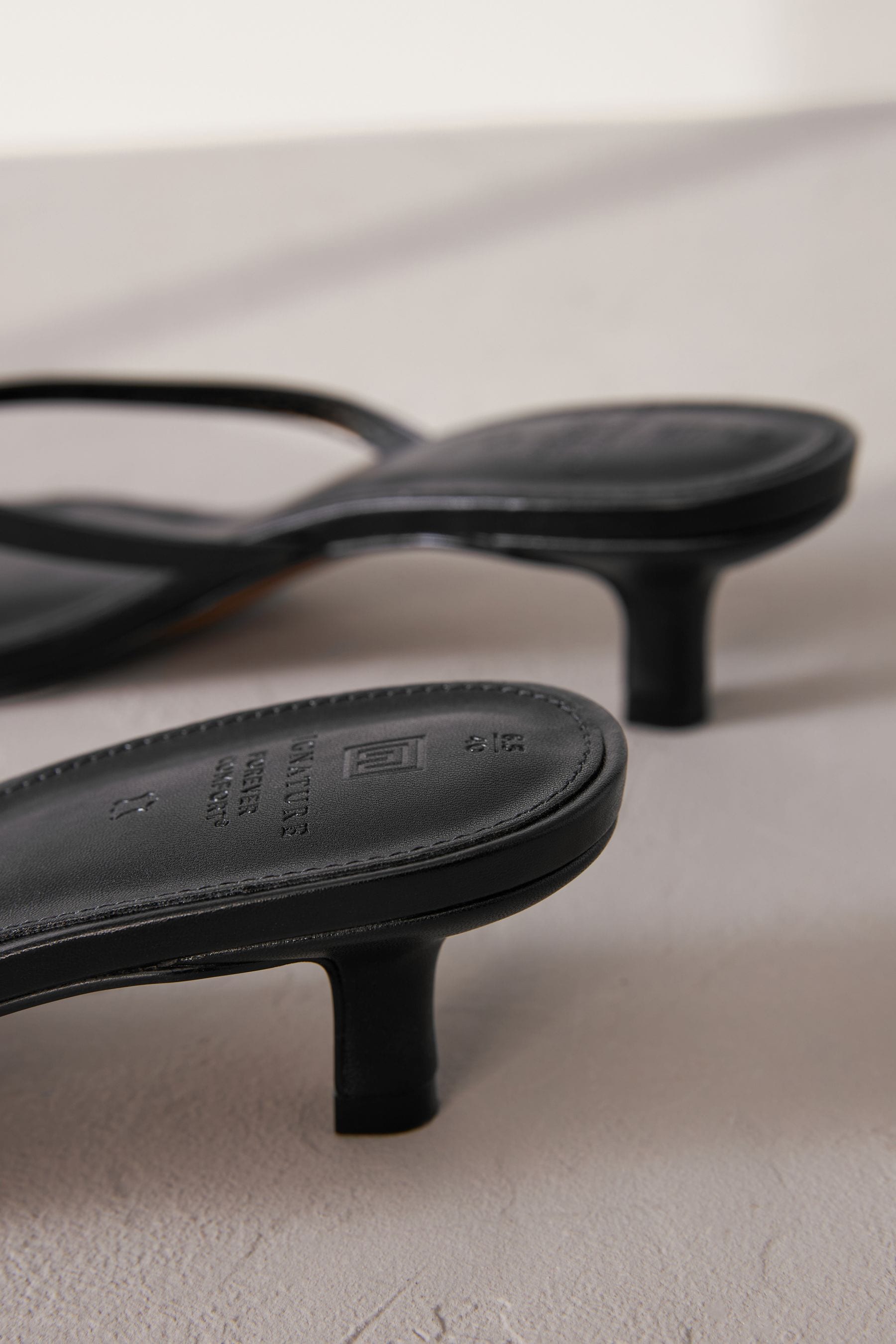 Black toe post mules shop