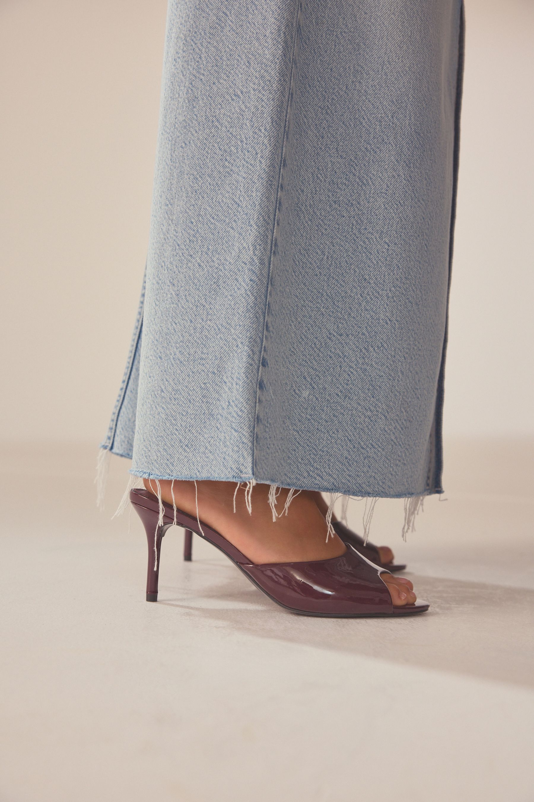 Closed toe heeled mules deals